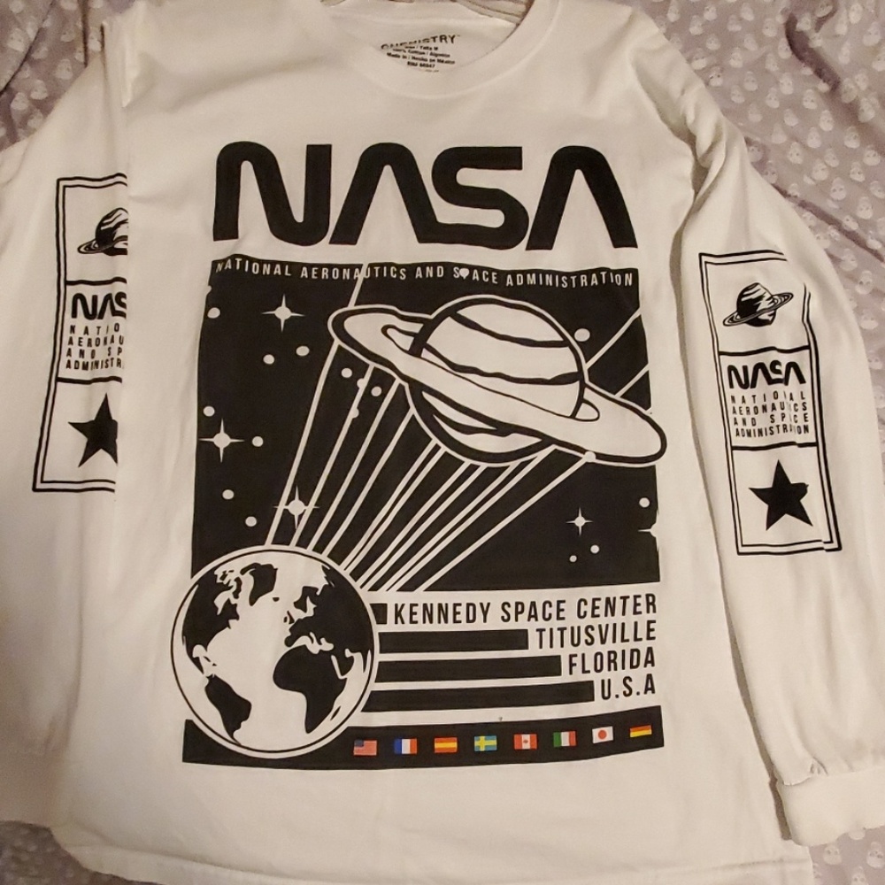 Long sleeve t shirt.